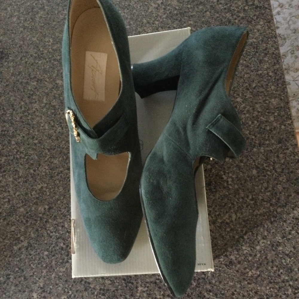 Shoes - Picture 3 of 5